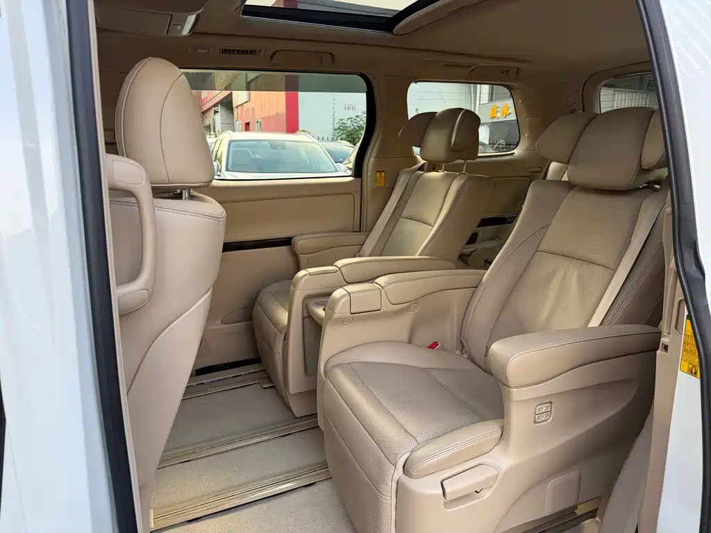 Toyota Alphard 2014 — фото 17
