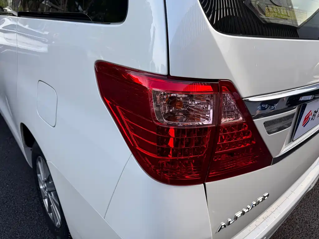 Toyota Alphard 2014 — фото 29