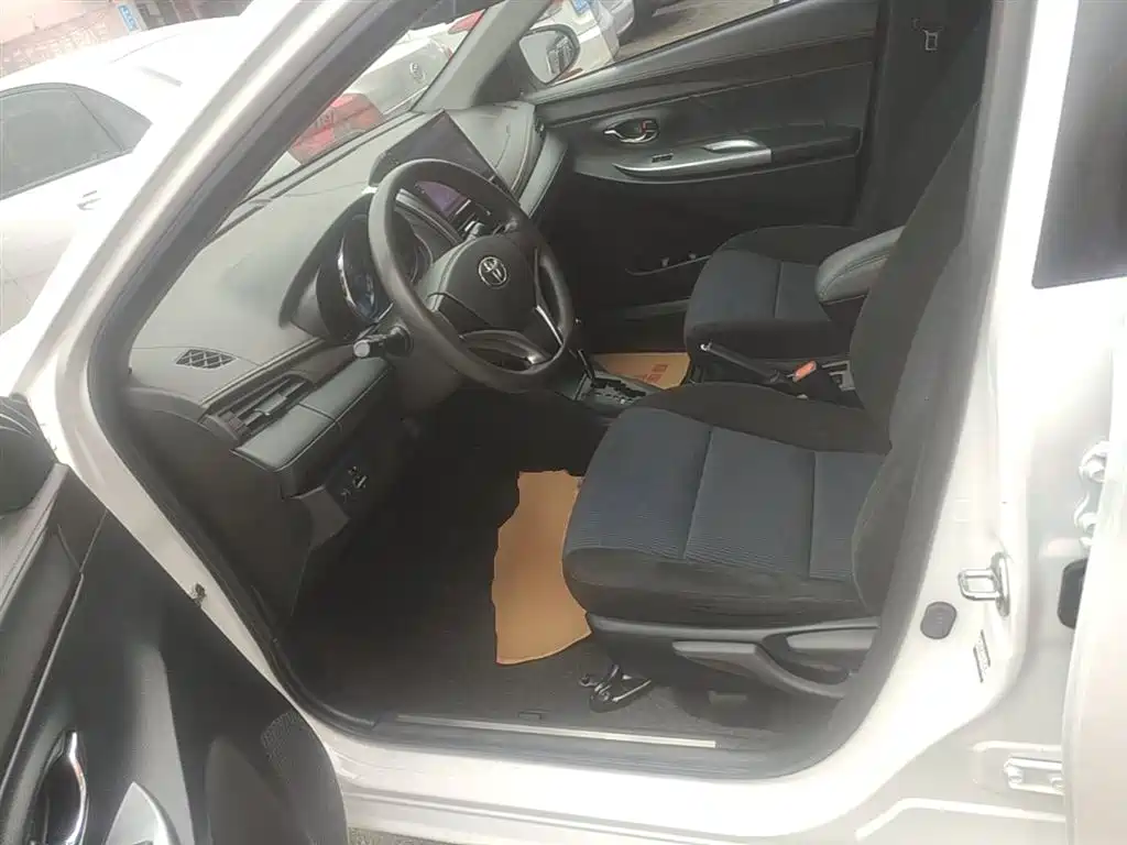Toyota Yaris L 2016 — фото 15