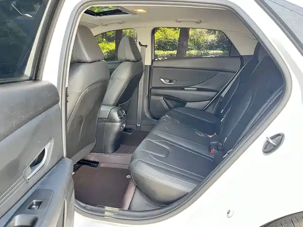 Hyundai Elantra 2024