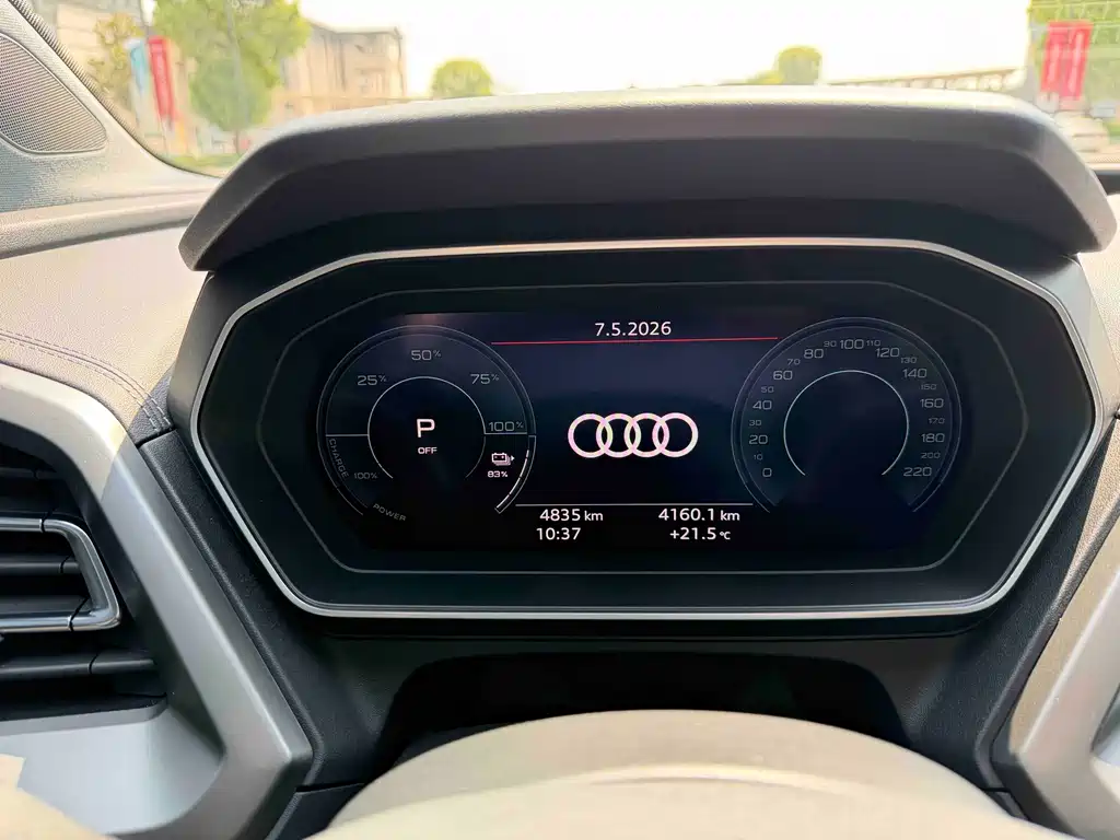 Audi Q4 e-tron 2024 — фото 8
