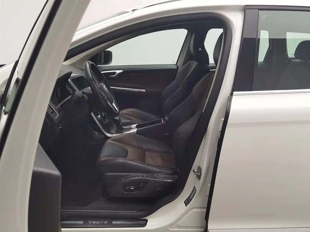 Volvo XC60 2015 — фото 10
