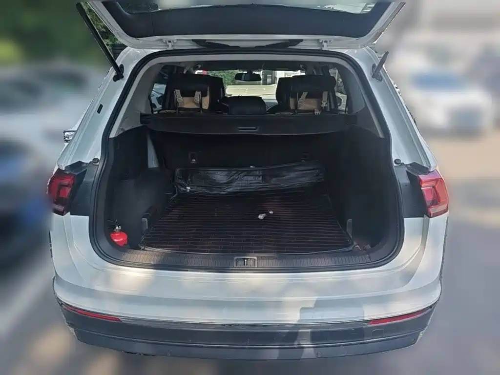 Volkswagen Tiguan L 2017 — фото 24