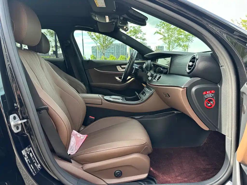 Mercedes-Benz E-Class 2022 — фото 10