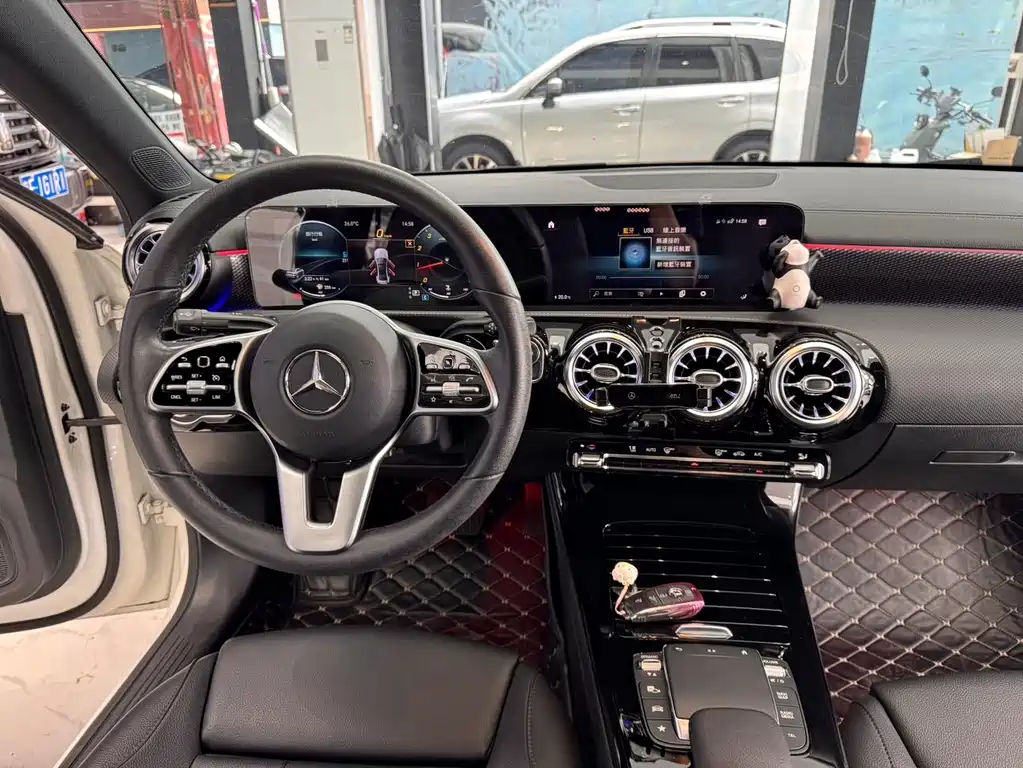 Mercedes-Benz A-Class 2021 — фото 17