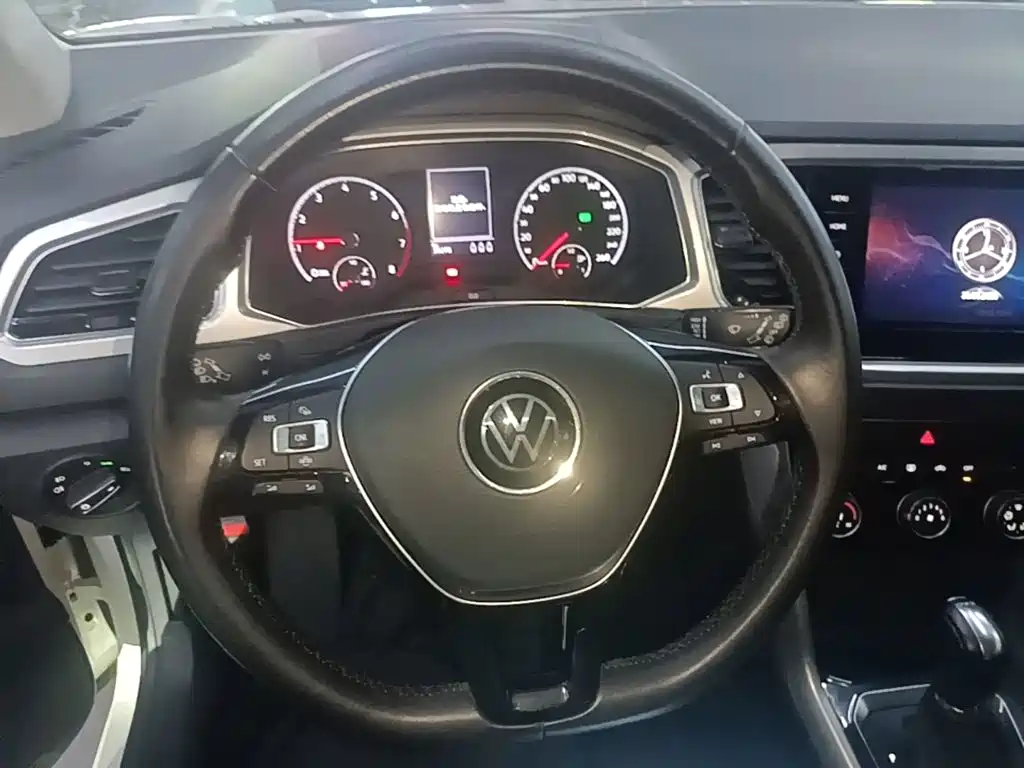 Volkswagen T-Roc 2021 — фото 11