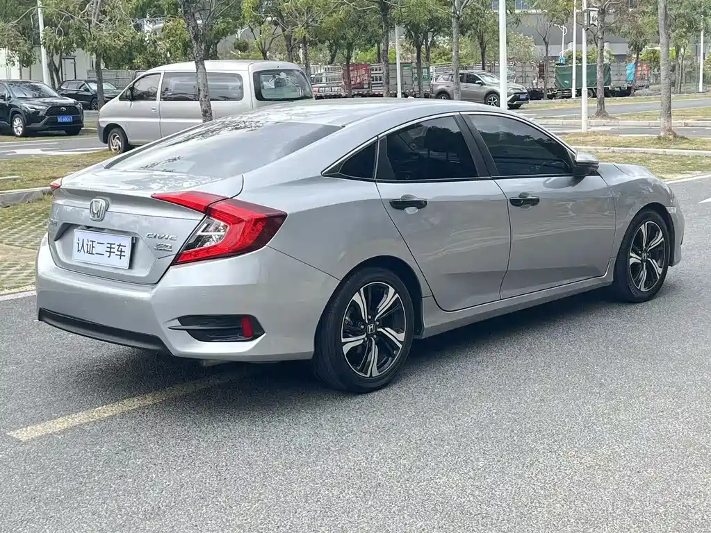 Honda Civic 2019 — фото 30