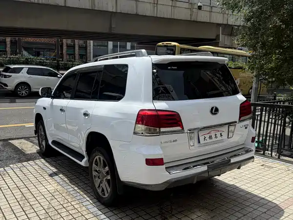 Lexus LX 2009