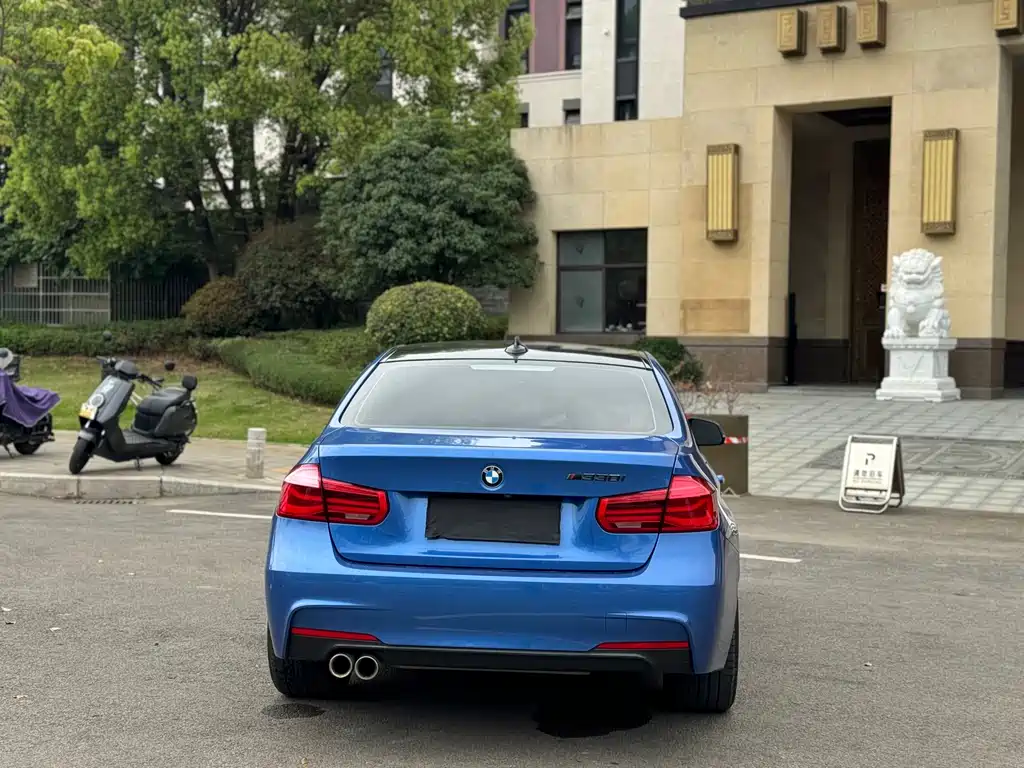 BMW 3 Series 2018 — фото 16