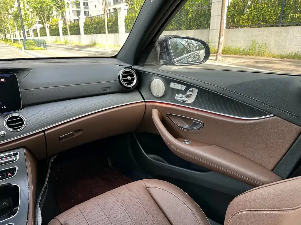 Mercedes-Benz E-Class 2022 — фото 13