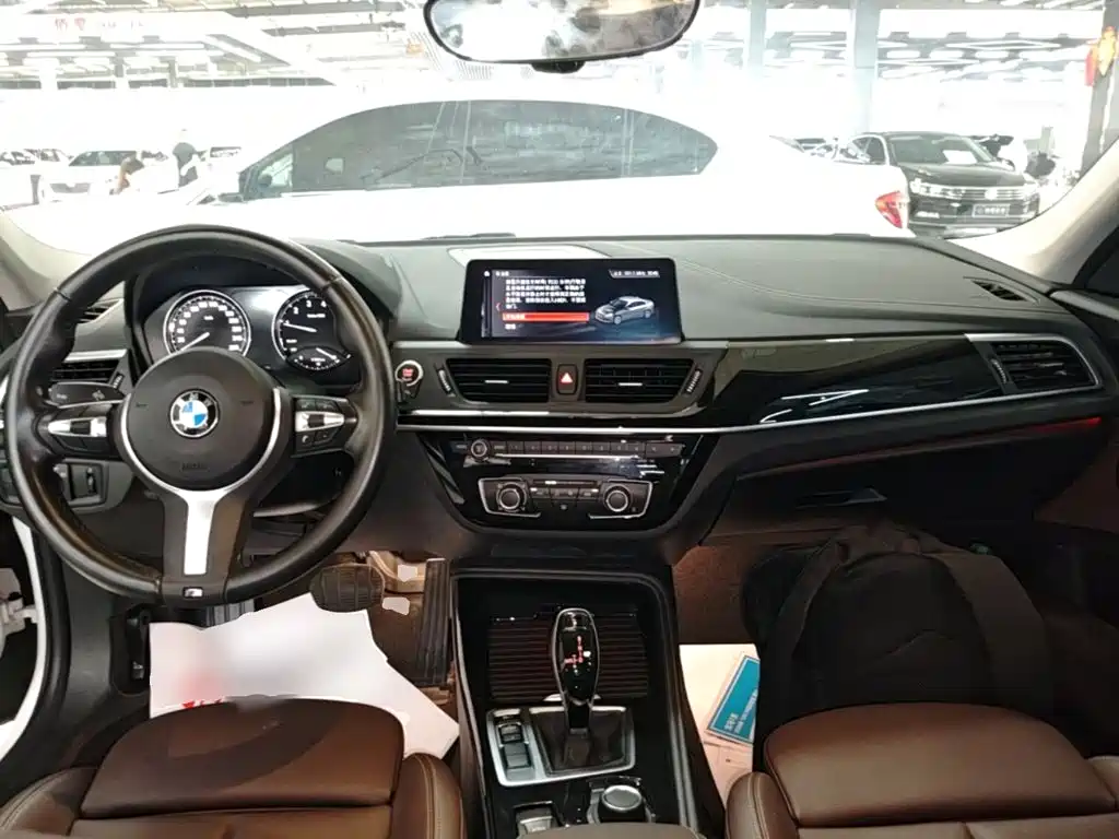 BMW 1 Series 2020 — фото 10