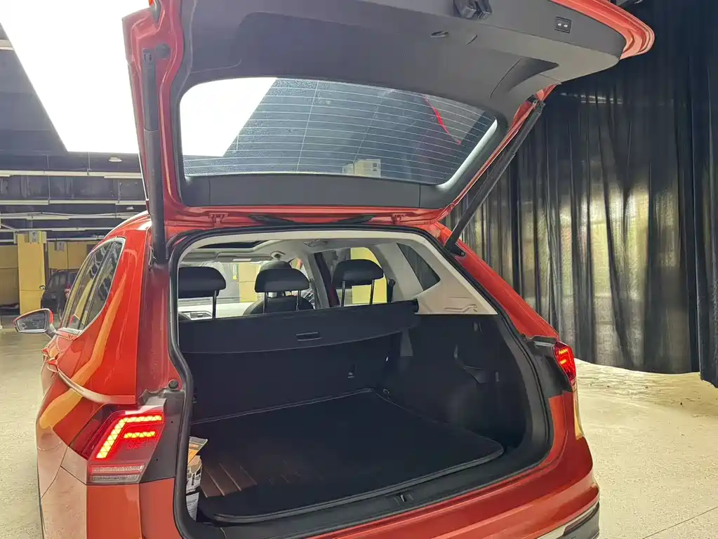 Volkswagen Tiguan L 2017 — фото 13
