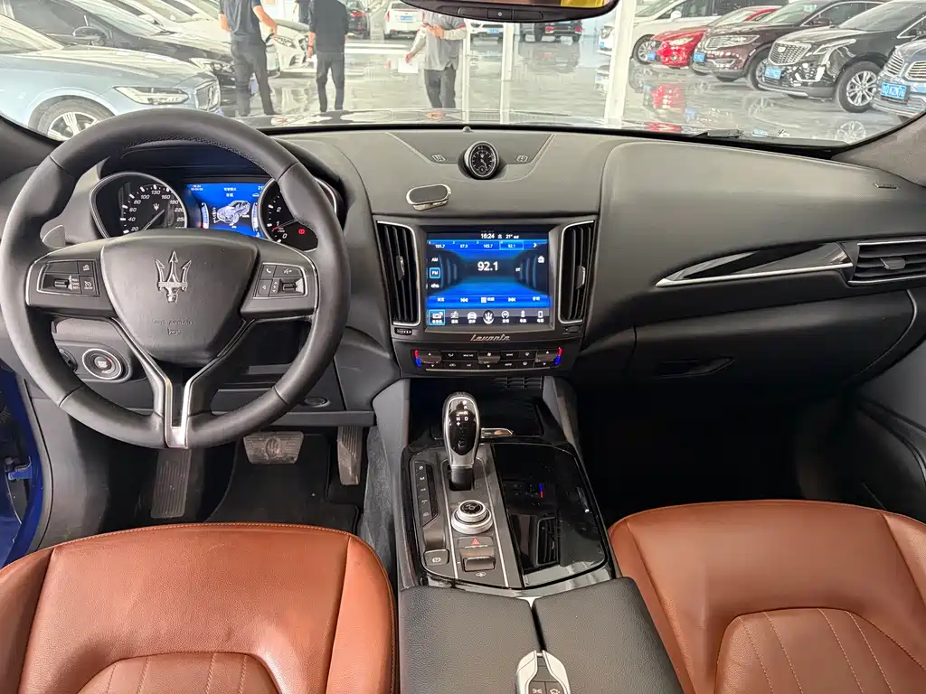 Maserati Levante 2018 — фото 11