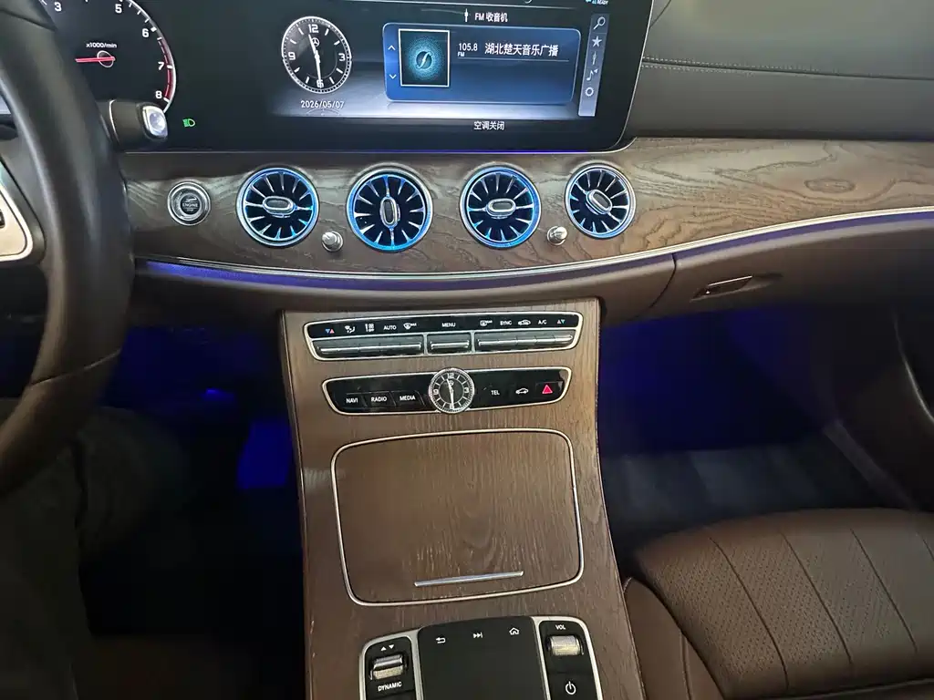 Mercedes-Benz E-Class 2020 — фото 15