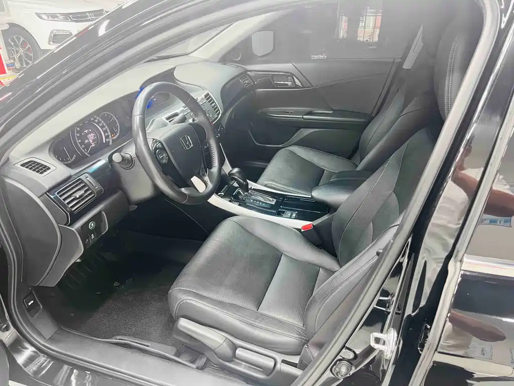 Honda Accord 2017 — фото 9