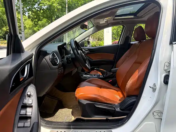 Mazda 3 Axela 2014