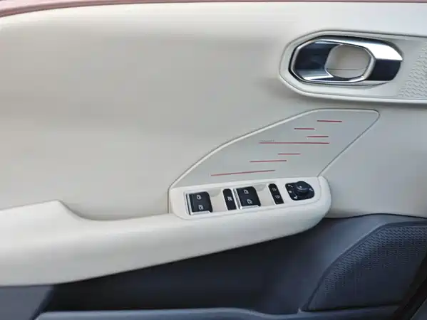 Lynk & Co 06 EM-P 2024