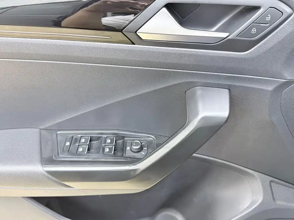 Volkswagen T-Roc 2022 — фото 10