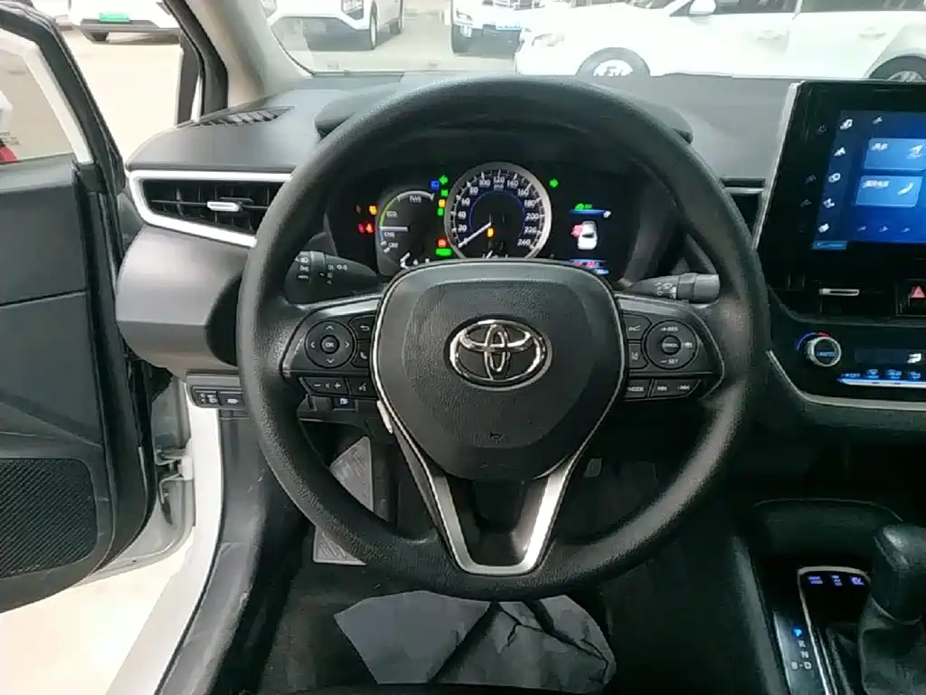 Toyota Corolla 2022 — фото 11