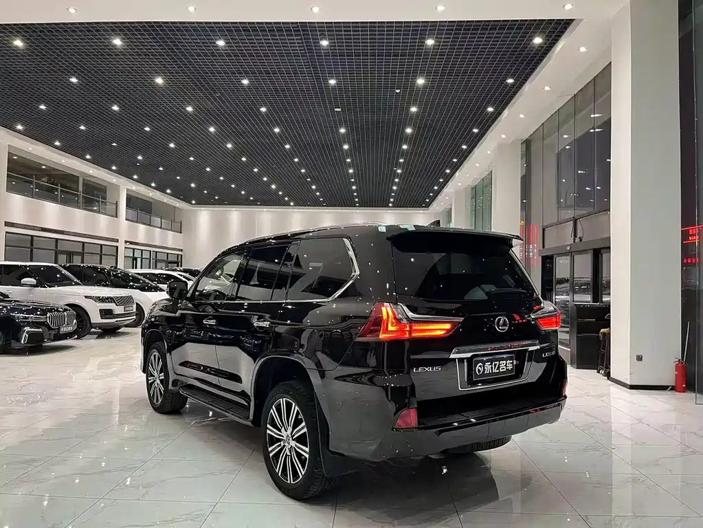 Lexus LX 2019 — фото 15