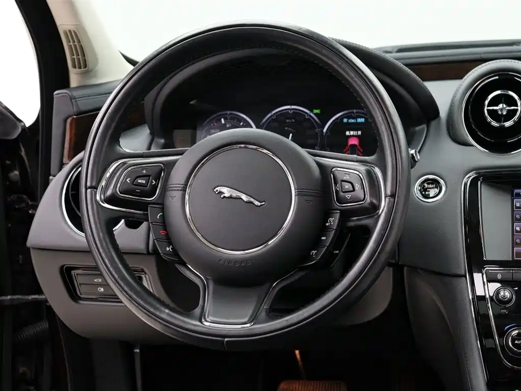 Jaguar XJ 2014 — фото 18