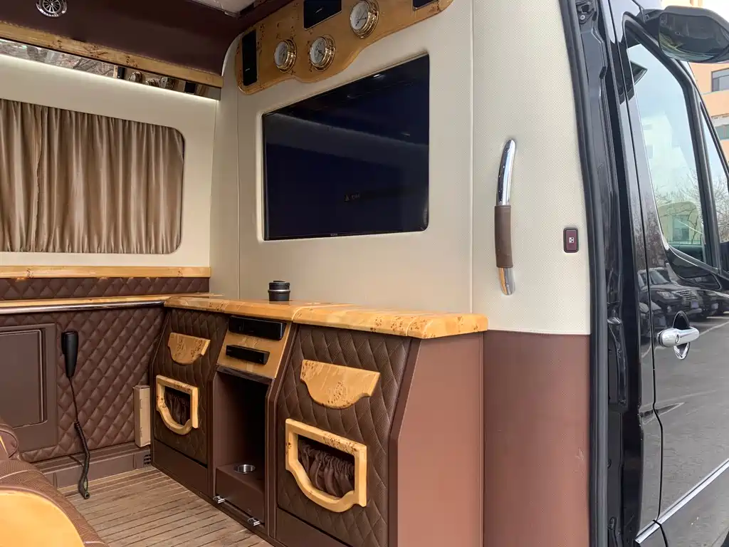 Mercedes-Benz Sprinter 2018 — фото 19