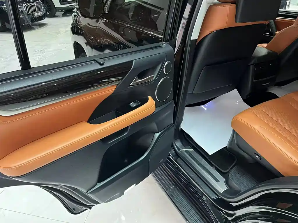 Lexus LX 2019 — фото 10