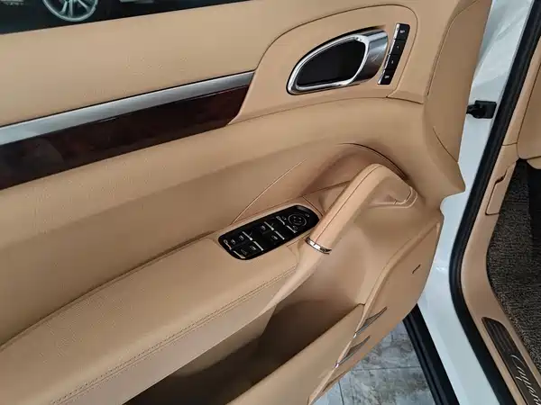 Porsche Cayenne 2011