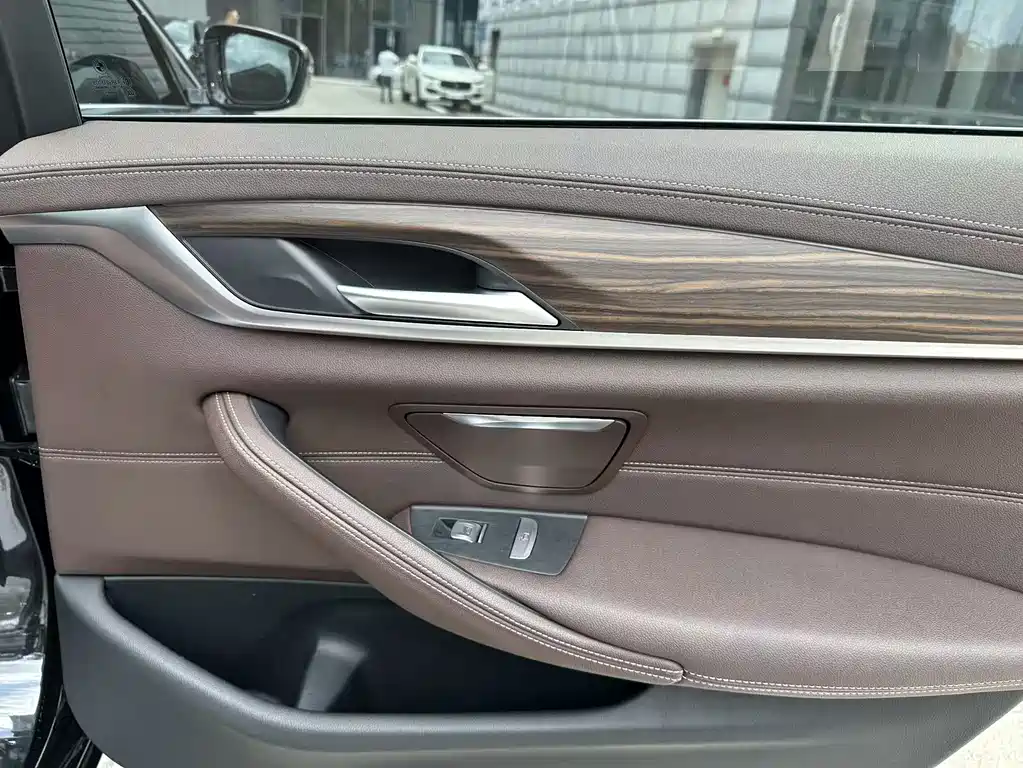 BMW 5 Series 2021 — фото 32