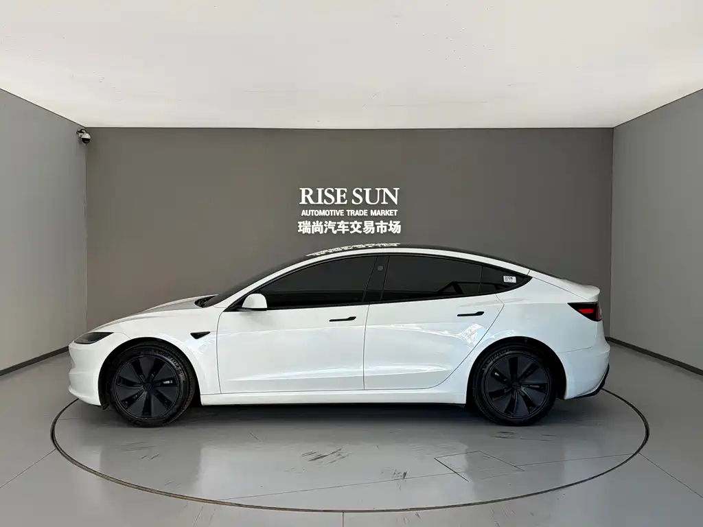 Tesla Model 3 2024 — фото 11