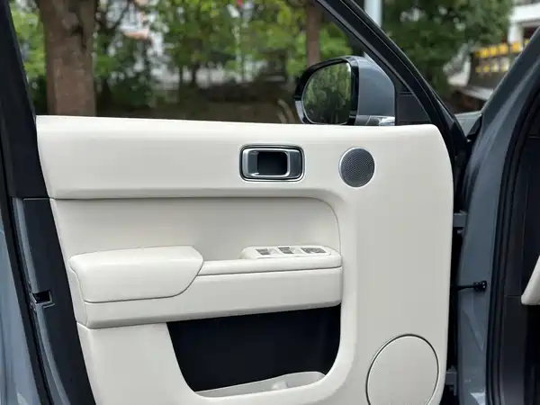 Li Auto L8 2025