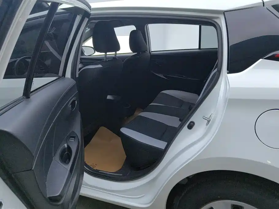 Toyota Yaris L 2021 — фото 10