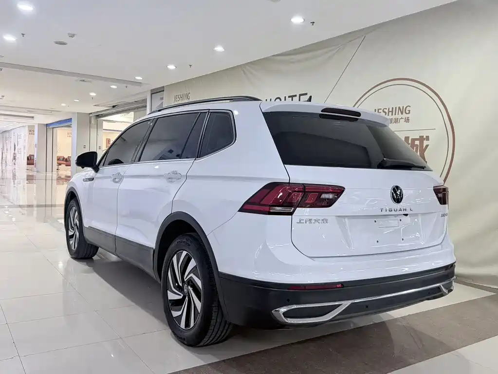 Volkswagen Tiguan L 2023 — фото 7