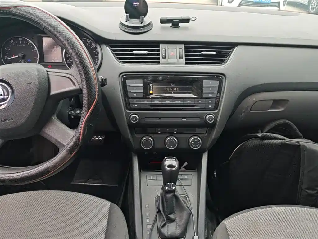 Skoda Octavia 2016 — фото 13