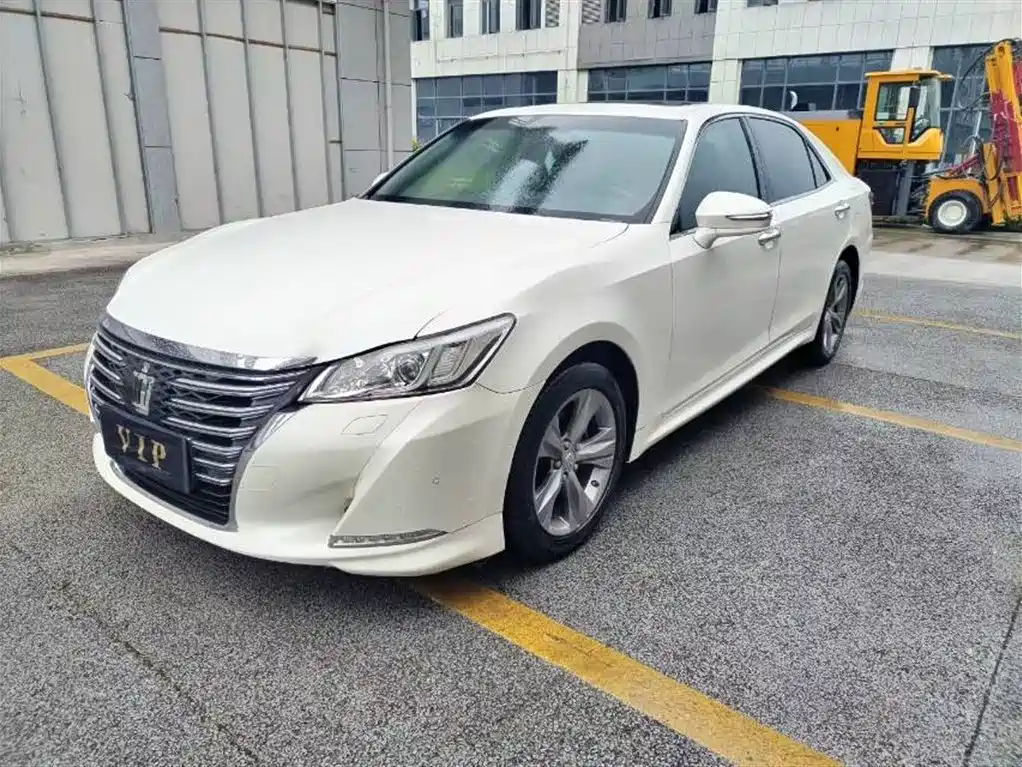 Toyota Crown 2015