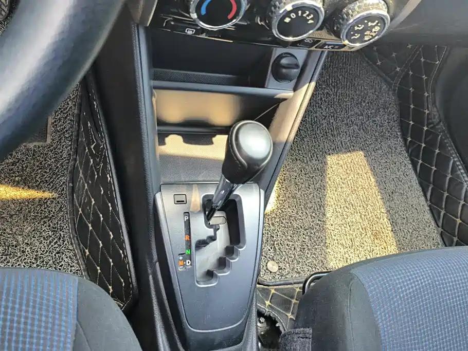 Toyota Yaris L 2019 — фото 16