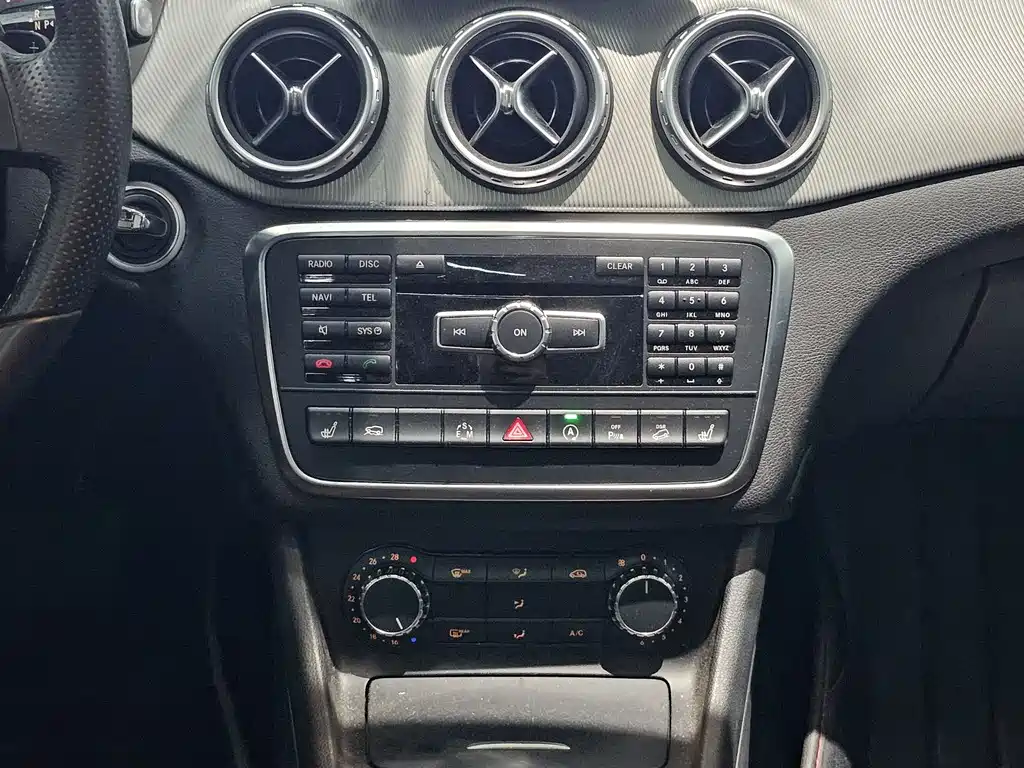 Mercedes-Benz GLA 2015 — фото 9