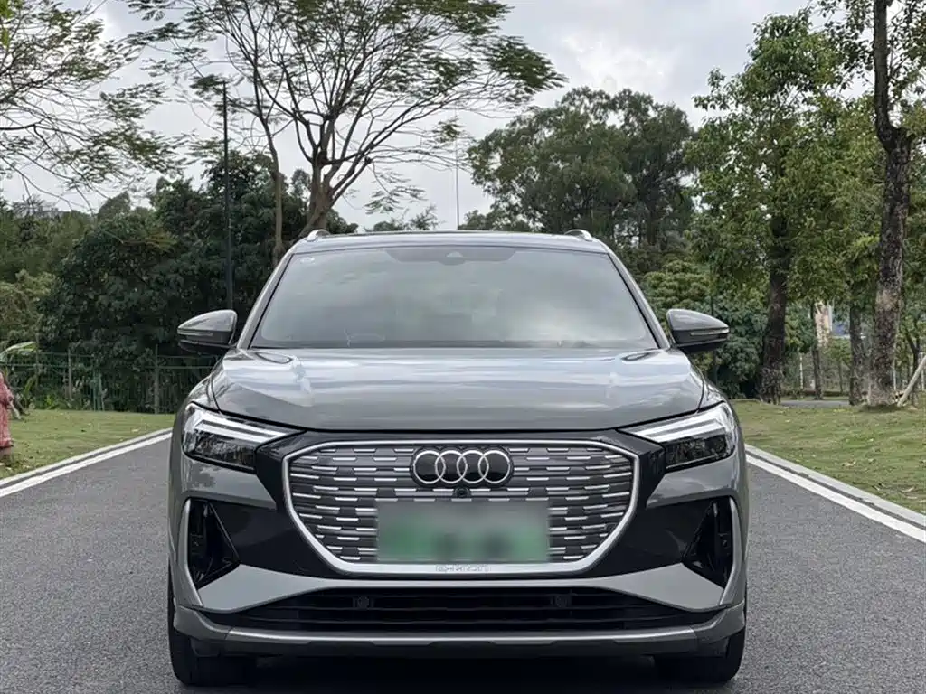 Audi Q4 e-tron 2023 — фото 13