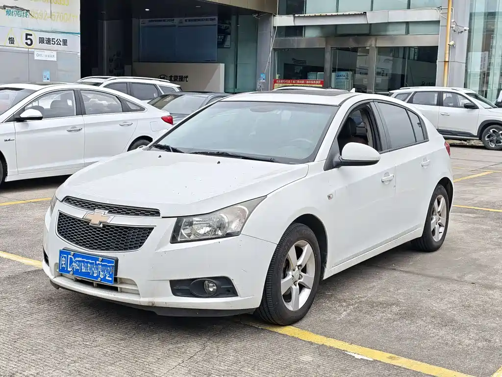 Chevrolet Cruze 2014 — фото 1