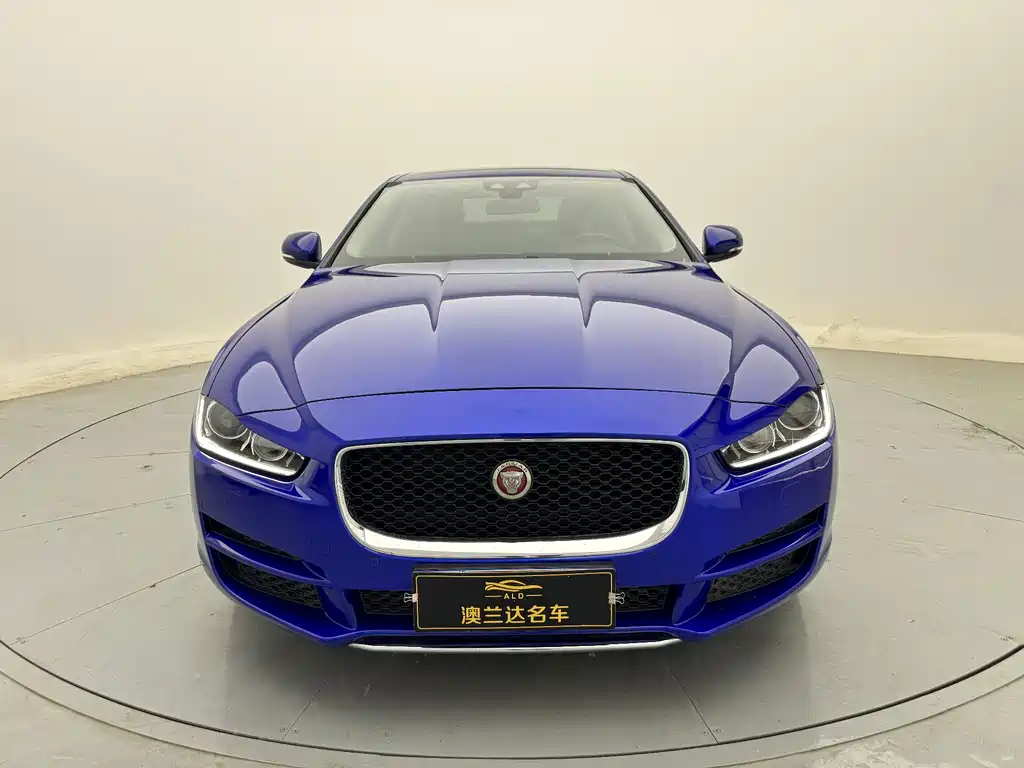 Jaguar XEL 2019 — фото 2