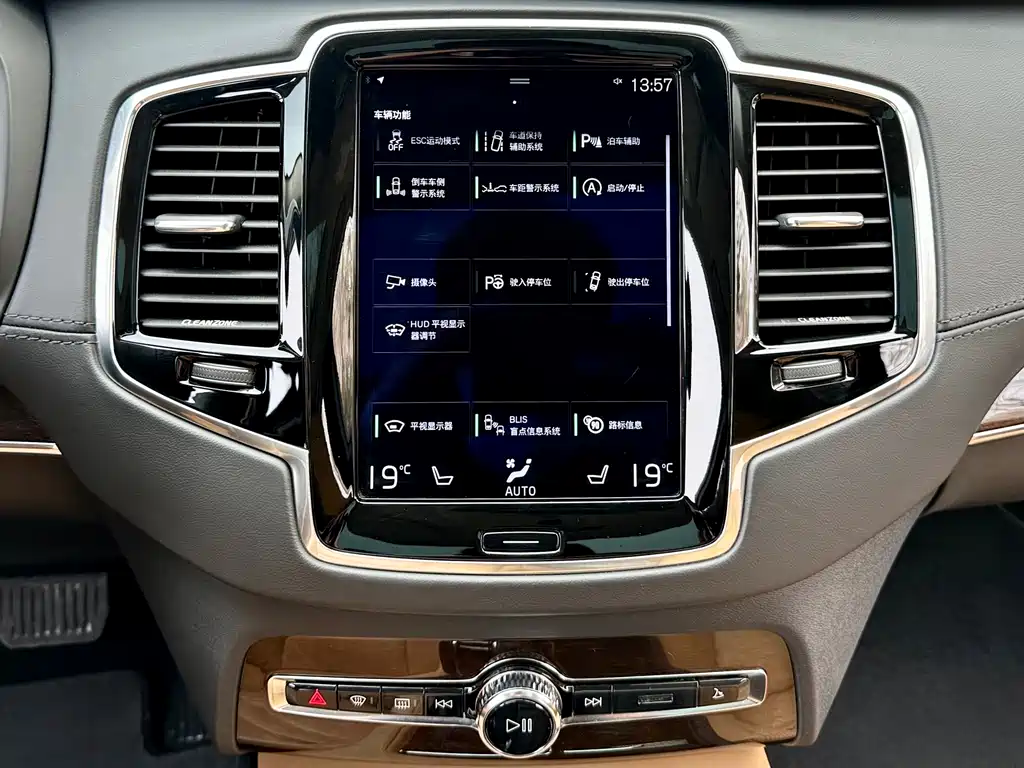 Volvo XC90 2016 — фото 8