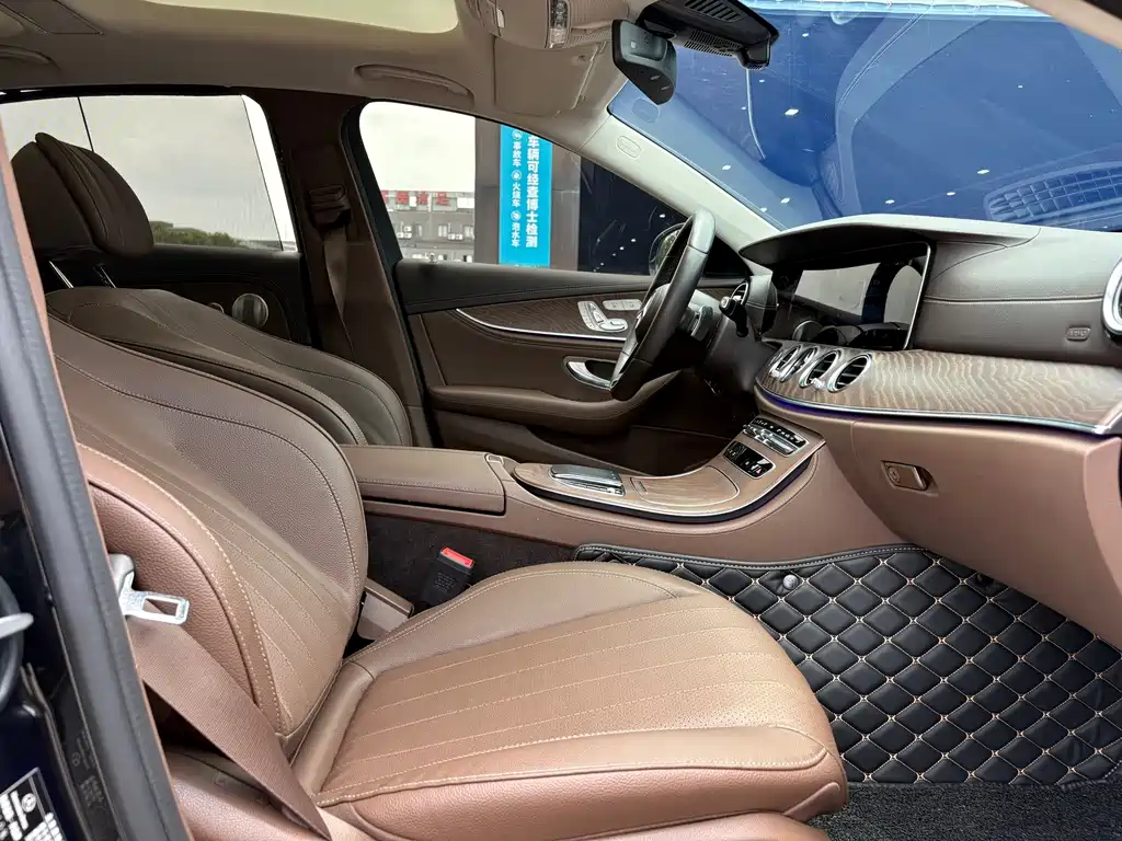 Mercedes-Benz E-Class 2023 — фото 12