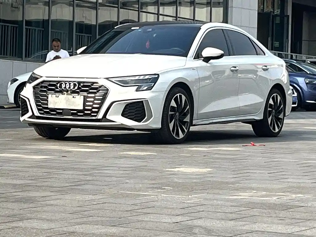 Audi A3 2022 — фото 1