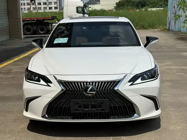 Lexus ES 2019