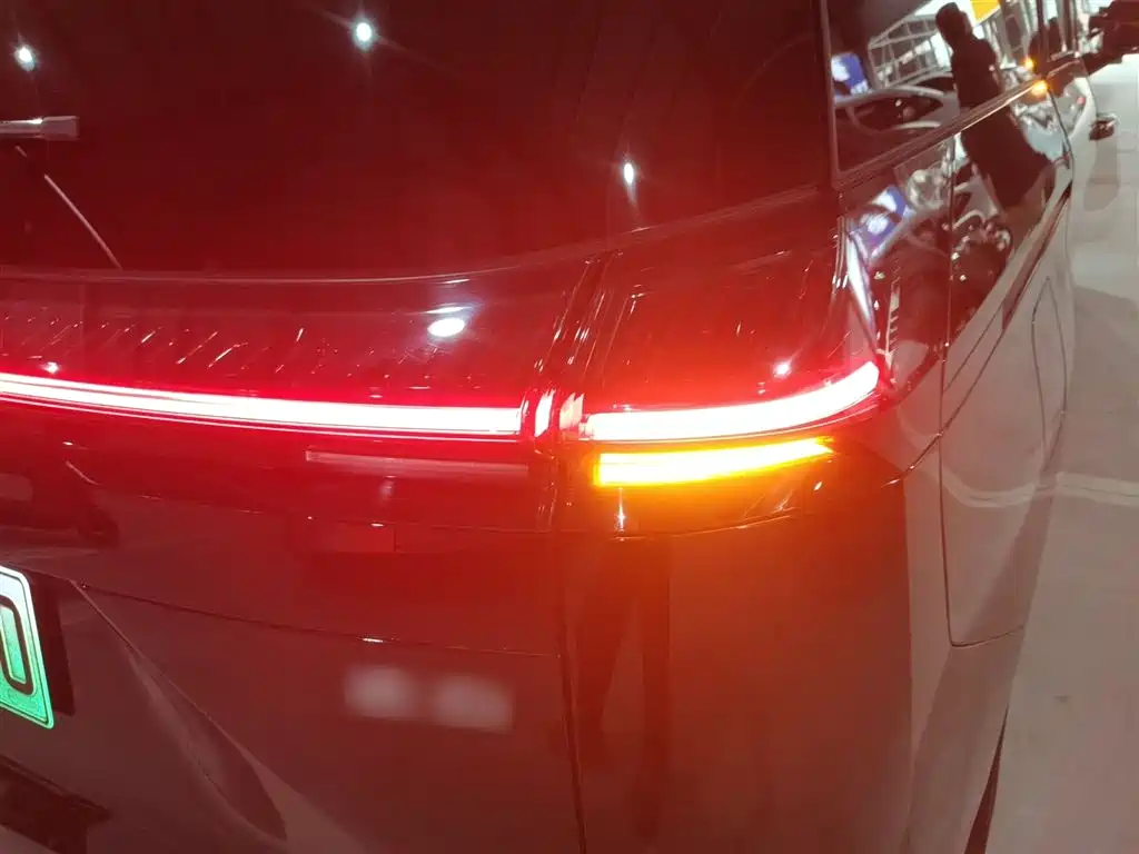 GAC Motor E8 Hybrid 2024 — фото 8