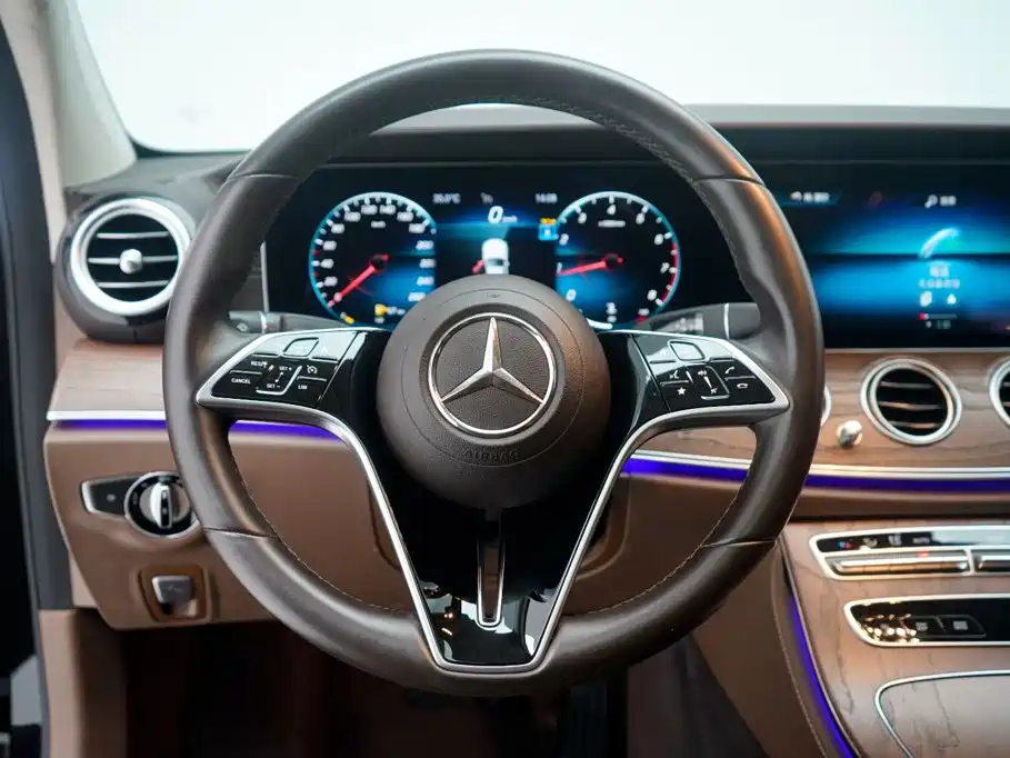 Mercedes-Benz E-Class 2023 — фото 16