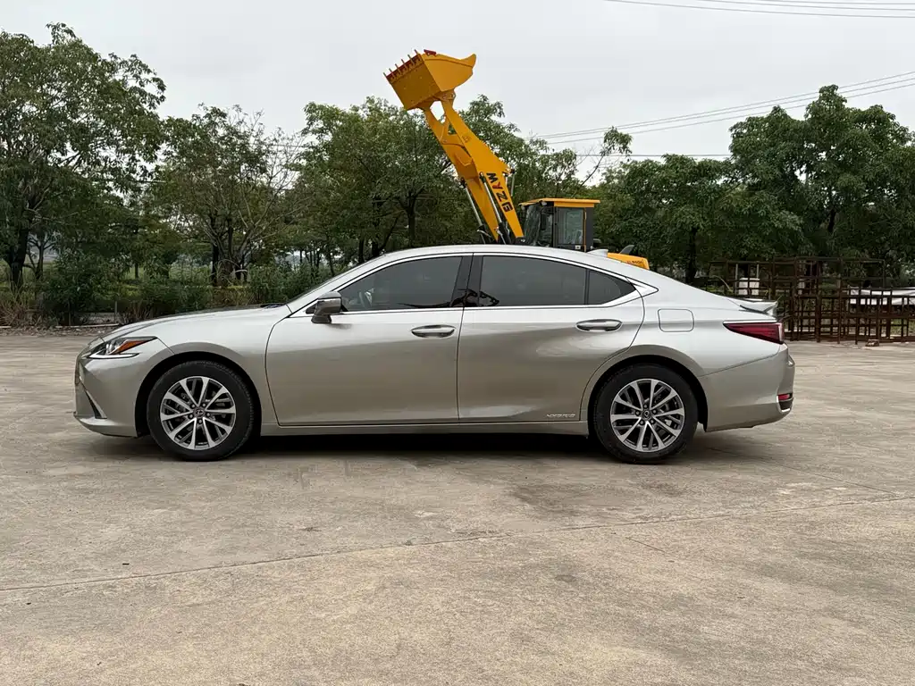 Lexus ES 2022 — фото 10