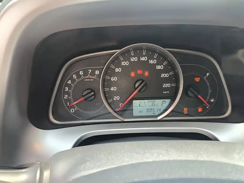 Toyota RAV4 2018 — фото 12