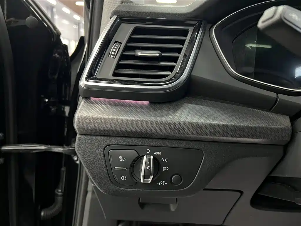Audi Q5L 2023 — фото 18