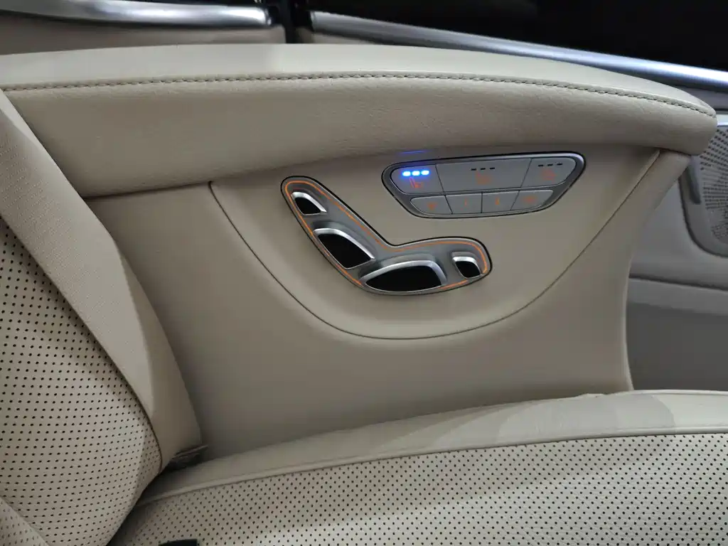 Mercedes-Benz V-Class 2020 — фото 22